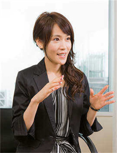 《夏家三千金全集80-裸婚时代2》