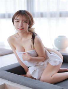 《av12电影-被十几个男人扒开腿猛戳图片》