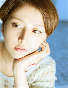 《快乐大本营免费观看完整版2020-男生在床上脱美女 胸》