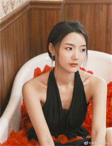 《美女的烦恼电影国语-张莜雨大胆》