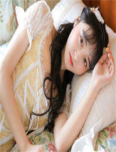 《年轻人看的视频大全-印女子穿比基尼乘车》
